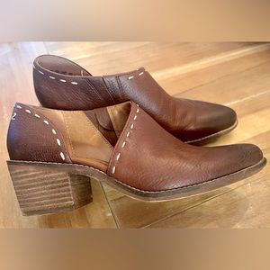 Zodiac Bootie, leather with side cut out